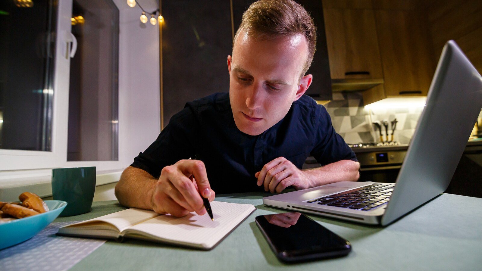 Online course WordPress template preview